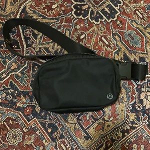 Lululemon fanny pack